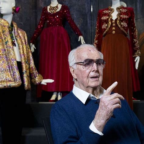 Il tempo ritrovato: Omaggio a Givenchy, il padre del tubino